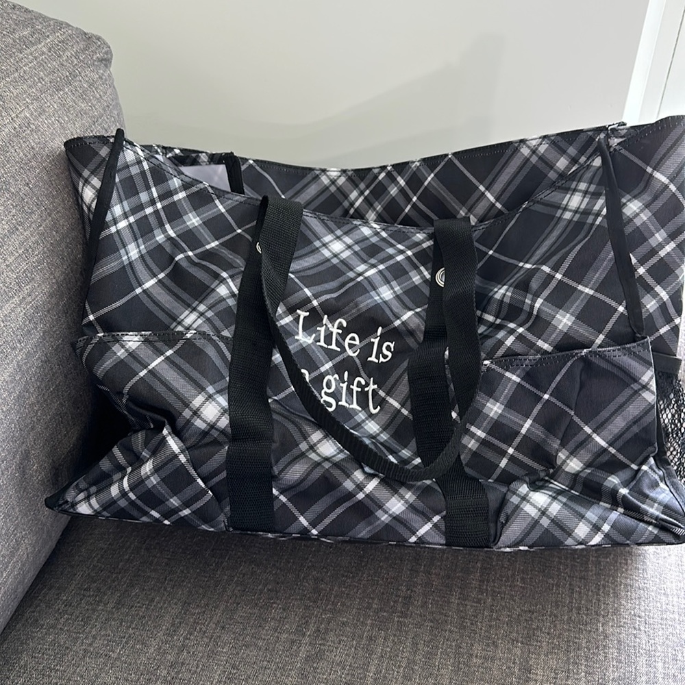 Thirty- One,  EUC🥰 please see pictures for details and ask questions.